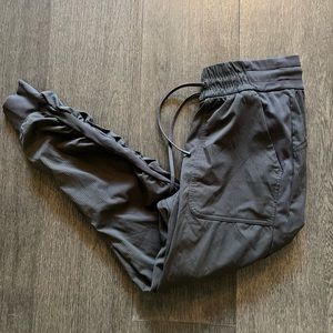 Lululemon Dance Studio Jogger pants size 4 like new